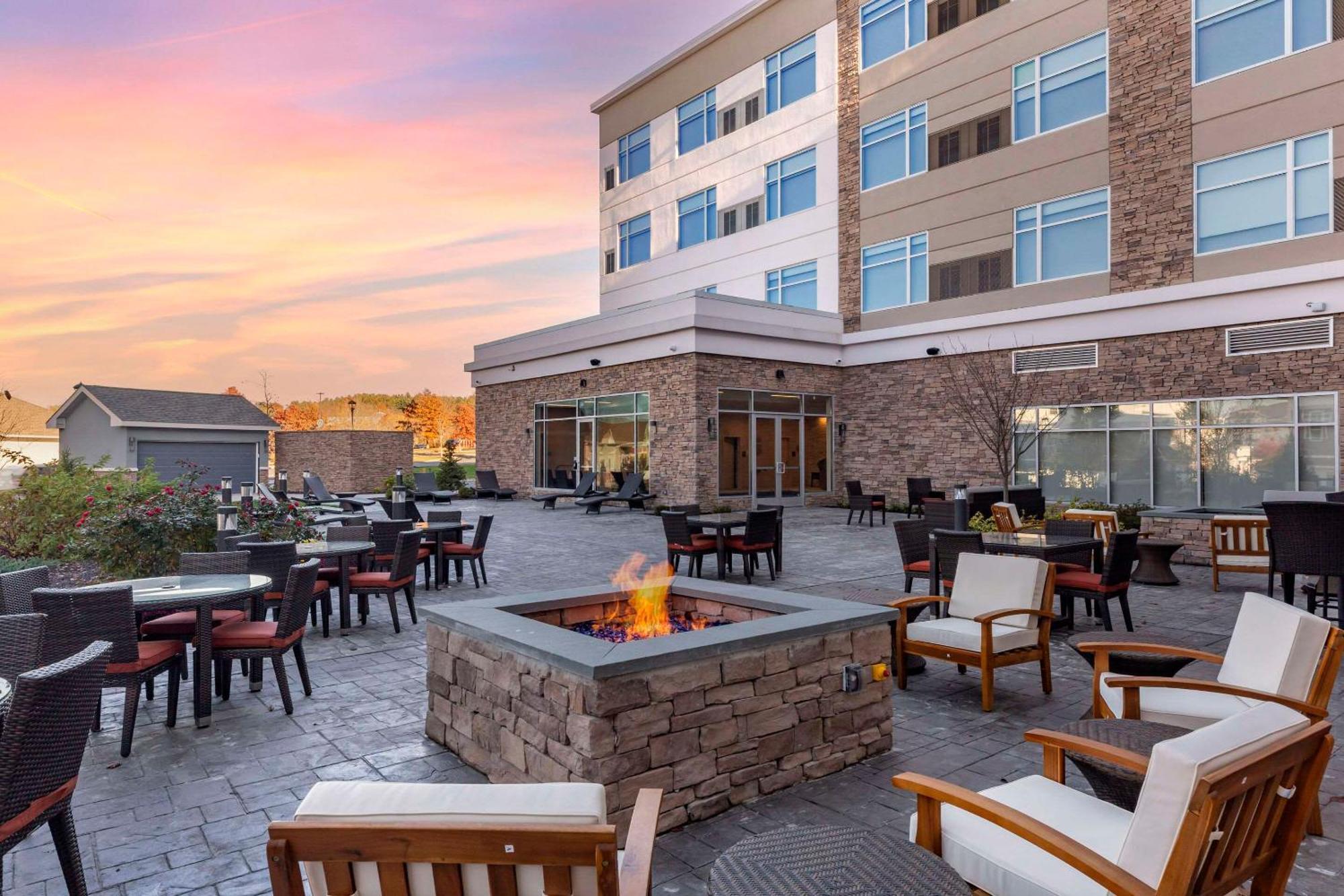 Cambria Hotel Manchester South Windsor Exteriér fotografie